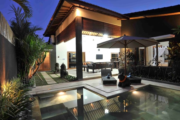 4 Bedroom villa w/ Breakfast, Seminyak