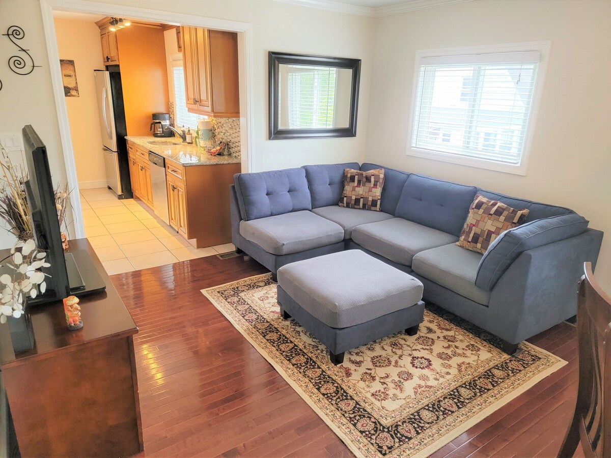 Charming 3 bdr. Close to beach, dining & shopping!