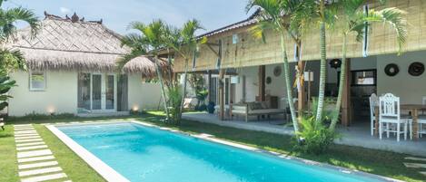 Beautiful 4 BR villa in Seminyak square