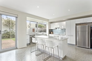 Kitchen with breakfast bar