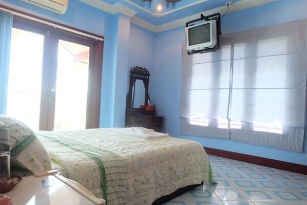 Room 5, interior view.