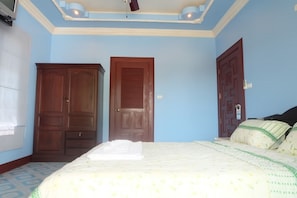 Room 5, interior view.