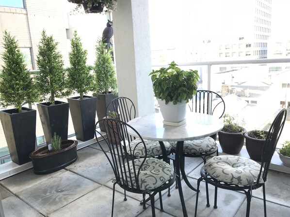 Private patio with marble top bistro table and 4 chairs