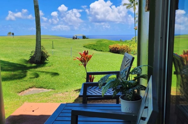 Pa'ani at Mauna Kai Princeville Ocean View Lanai on Golf Course - Enjoy expansive ocean views and grilling from your golf course adjacent shaded lanai- CHEERS!