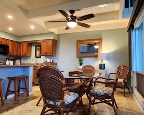 Dining area with views - Comfortable and airy space to dine & visit with your favorite chef