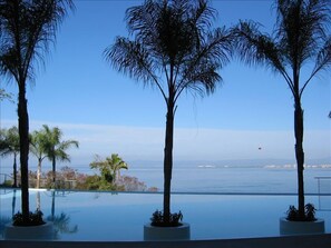 View overlooking Infinity pool and Banderas Bay