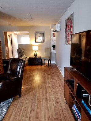 Family Room - Looking toward kitchen