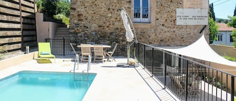 Shared pool terrace with easy access to Le Haut Maison and Le Cave