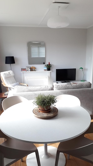 Dining, Lounge