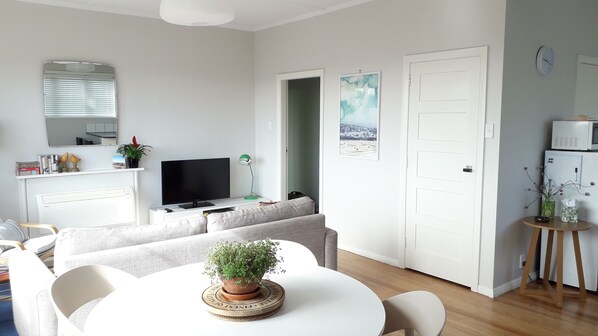 Dining, Lounge
