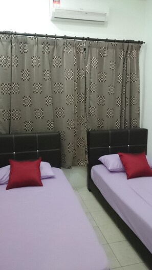 Bedroom 4 (2 Single bed)