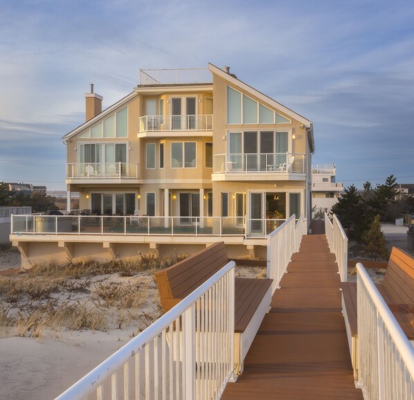 Private beach walkway to the rear of the house towards the pool & hot tub