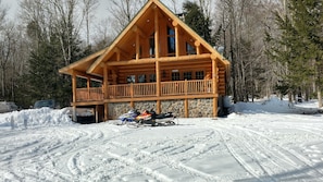 Direct Vast snowmobile access. Right on the trail