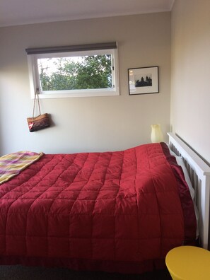 Queen bed room