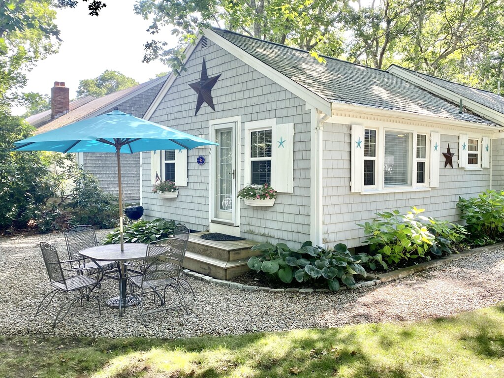 Just Listed 1940 Bass River 2021 Renovated Cottage w/AC 1/2 mi to Ocean