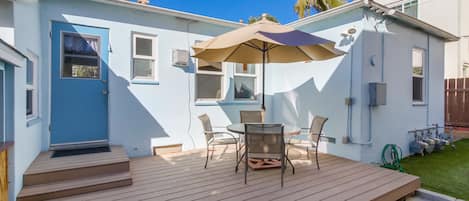 Beautiful back patio with dining table for 4, storage for beach accessories, BBQ and fully fenced in yard! Great for the pups!