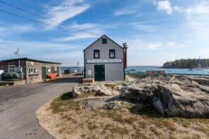 Walk to dinner at the lobster shack