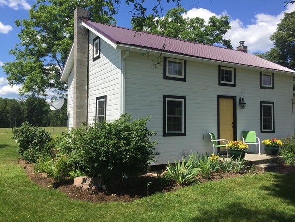Cozy Country Cottage