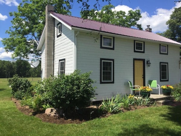 Cozy Country Cottage