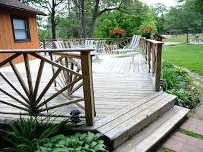Cabin entrance with front view of the deck.