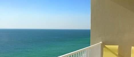 18ft wide balcony overlooking the Ocean