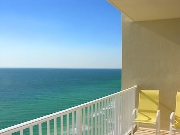 18ft wide balcony overlooking the Ocean