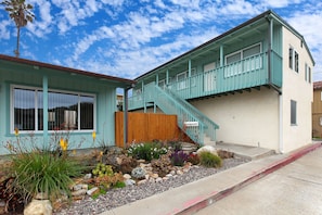 Upstairs apartment on the east side with ocean view!