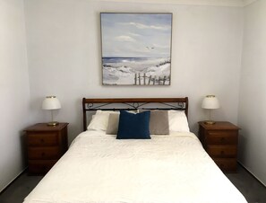 Main Queen room