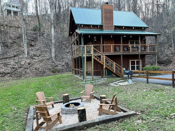 Privacy & location, just 1 mi from Ober Gatlinburg.