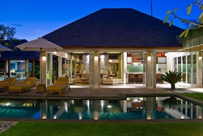 2 BR, 250mtr from Seminyak Beach, Staff