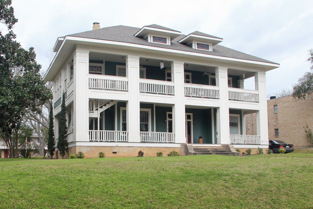 Luxury Rental With Over 3300 Square Feet Of Space Near Downtown Brenham Brenham