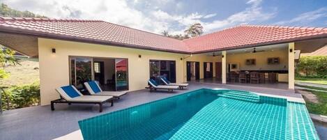 3BR Zanzibar Villa-Walk to beach