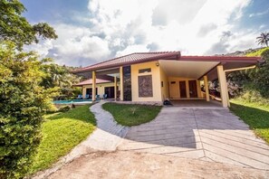 3BR Zanzibar Villa-Walk to beach