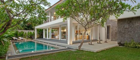 4 BR Modern Pool Villa in Canggu, Staff