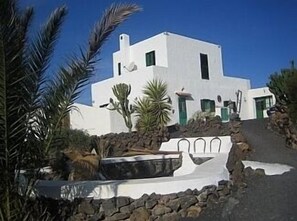 From £550 - £650 per week