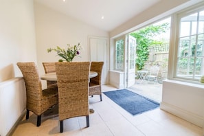 Dining Area to pretty Courtyard