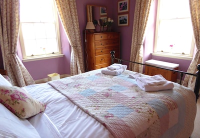 Holiday Cottage in Alnwick - Very Pretty, Comfortable in a great Location