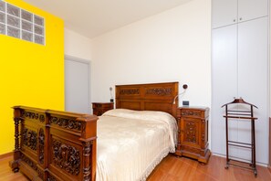 Bedroom with double bed (Queen mattress) and typical Sorrento furniture