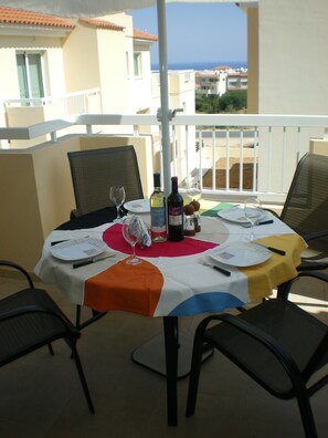 Balcony with dining table for Alfresco Dining