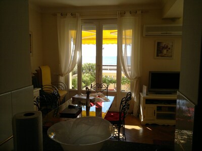 Sea view, Beach-Front Cannes Apart, Central,  2 Bed/2 Bath,A/C,Parking, Wifi