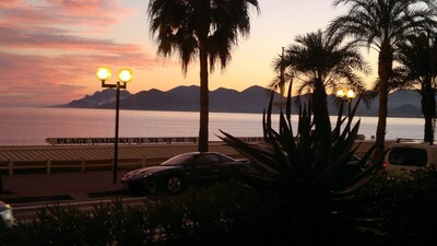 Sea view, Beach-Front Cannes Apart, Central,  2 Bed/2 Bath,A/C,Parking, Wifi