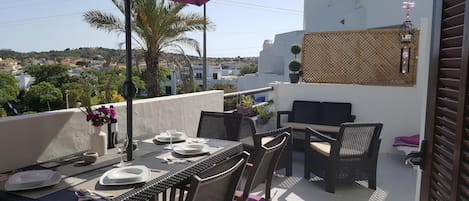 Alfresco dining looking over pool area & gardens