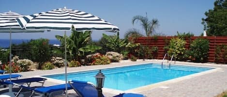 Private Lovely Swimming Pool, Views, Garden, BBQ, Sunbeds, Umbrellas