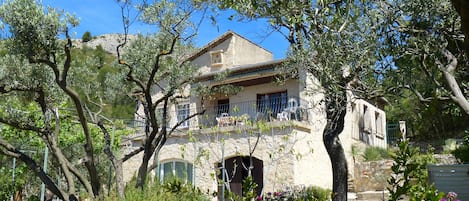 Maison vue du jardin