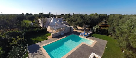 Trullo del Salento con piscina