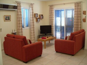 lounge with all UK and international TV channels