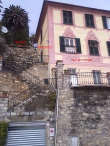 House with terrace perched on the cliff, direct access to the sea, beach 15min