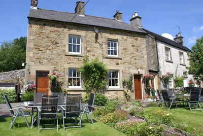Birch Cottage Holiday Cottage, centrally located In the village of Hartington. 