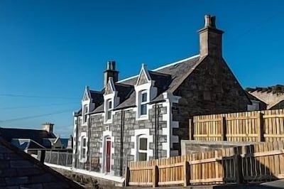 Impresionante Casa Familiar con jardín privado y vistas panorámicas al mar