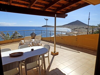 Magnific Beachfront Duplex with large terrace in el medano (wifi)